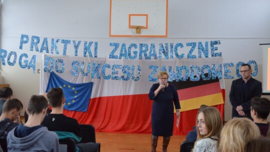 Dwójka pionierem zagranicznych praktyk zawodowych