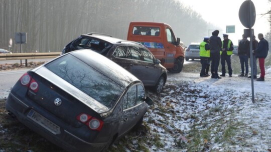 Kolizja pięciu aut przy Lisich Jamach