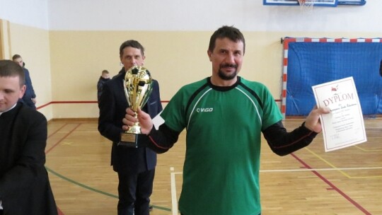 Grali o puchar wójta i proboszcza Grali o puchar wójta i proboszcza