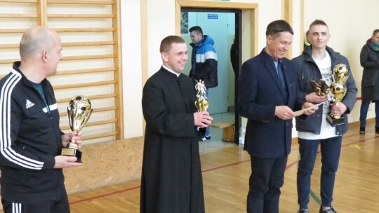 Grali o puchar wójta i proboszcza Grali o puchar wójta i proboszcza