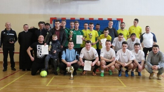 Grali o puchar wójta i proboszcza Grali o puchar wójta i proboszcza