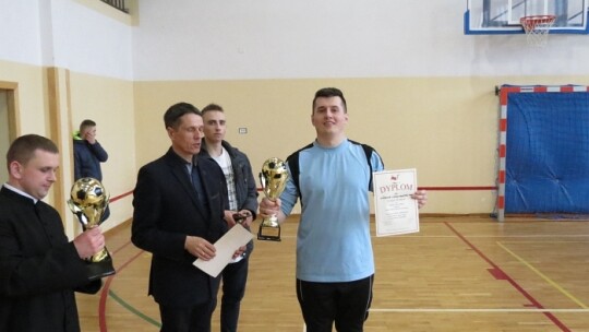 Grali o puchar wójta i proboszcza Grali o puchar wójta i proboszcza