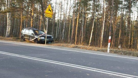 Wrak rozbitego auta straszy w Wildze