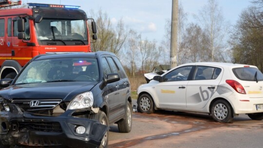 Zderzenie dwóch osobówek w Miętnem