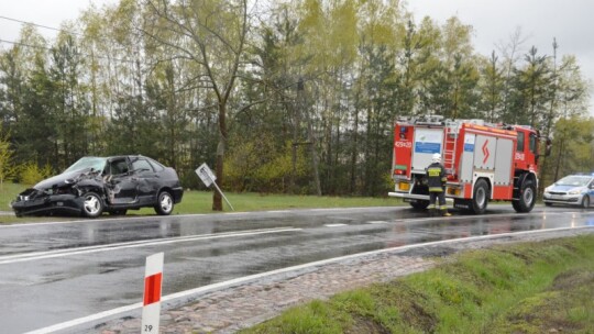 Osobówka zderzyła się z tirem