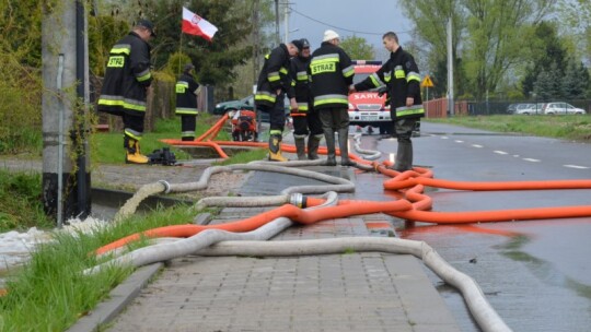 Lokalne podtopienia. Najgorzej w Nowym Puznowie [wideo]