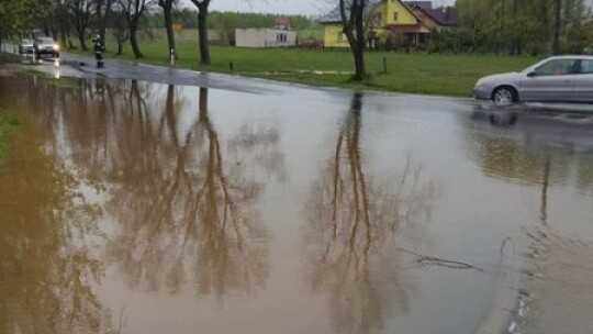 Lokalne podtopienia. Najgorzej w Nowym Puznowie [wideo]