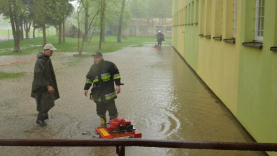 Szkoła w Głoskowie podtopiona! [wideo]