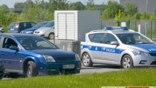 Uszkodzony autokar i kolizja przy Shellu