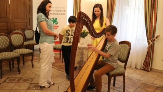 Dzień dziecka w królestwie harfy Dzień dziecka w królestwie harfy