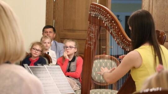 Dzień dziecka w królestwie harfy Dzień dziecka w królestwie harfy