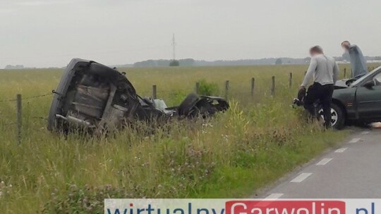 Wypadek w Miętnem. Kierowcę wyciągnęli strażacy