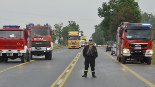 DK 17: wypadek z udziałem 5 samochodów. 31 rannych [wideo]