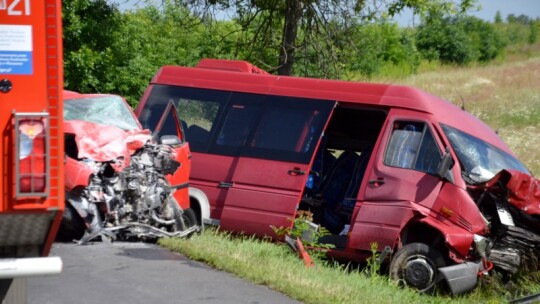 Wypadek w Gocławiu. 10 osób rannych [wideo]