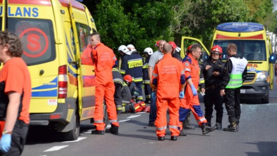 Wypadek w Gocławiu. 10 osób rannych [wideo]