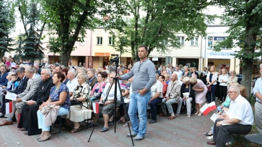 Wspólne śpiewanie w centrum Garwolina