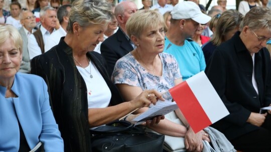 Wspólne śpiewanie w centrum Garwolina