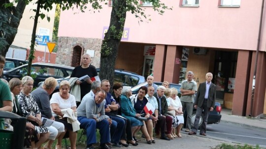 Wspólne śpiewanie w centrum Garwolina