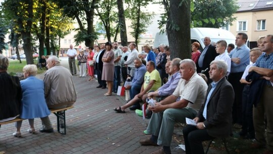 Wspólne śpiewanie w centrum Garwolina