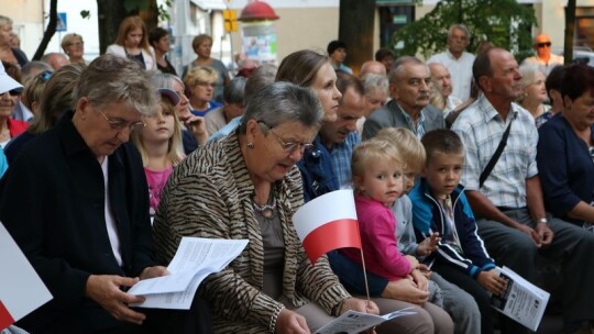 Wspólne śpiewanie w centrum Garwolina