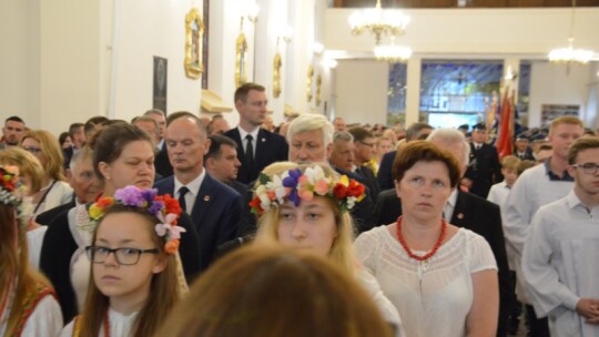 Deszczowe dożynki powiatowe w Łaskarzewie [wideo]