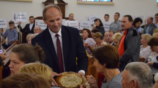 Deszczowe dożynki powiatowe w Łaskarzewie [wideo]