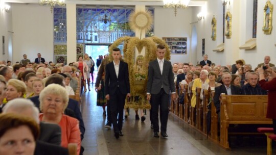 Deszczowe dożynki powiatowe w Łaskarzewie [wideo]