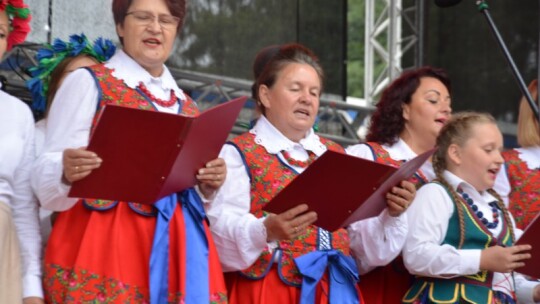 Deszczowe dożynki powiatowe w Łaskarzewie [wideo]