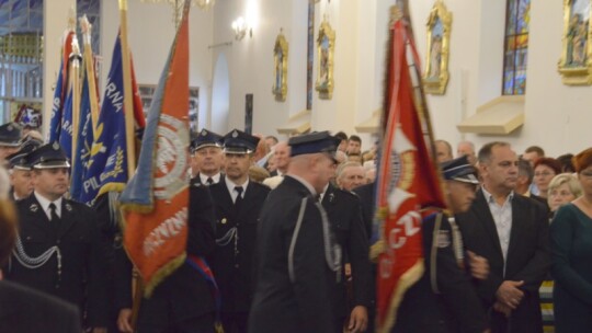 Deszczowe dożynki powiatowe w Łaskarzewie [wideo]