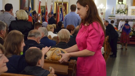 Deszczowe dożynki powiatowe w Łaskarzewie [wideo]