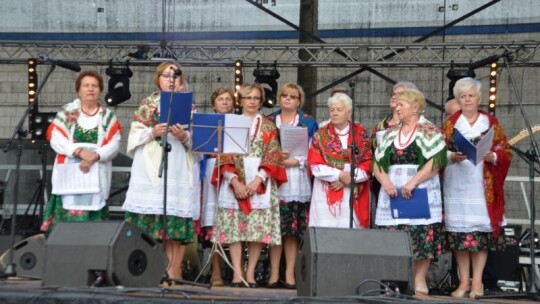 Deszczowe dożynki powiatowe w Łaskarzewie [wideo]