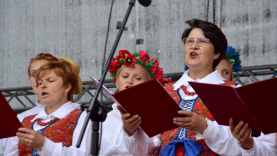 Deszczowe dożynki powiatowe w Łaskarzewie [wideo]