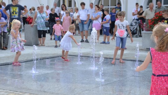 Żelechów: Ratusz i rynek otwarte [wideo]