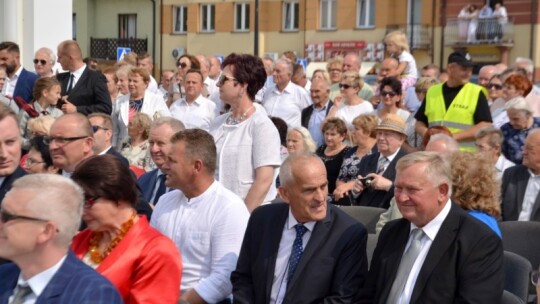 Żelechów: Ratusz i rynek otwarte [wideo]