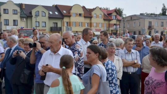 Żelechów: Ratusz i rynek otwarte [wideo]