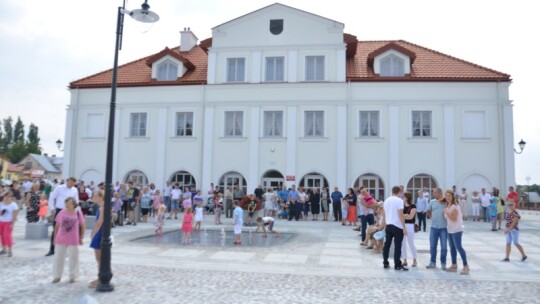 Żelechów: Ratusz i rynek otwarte [wideo]