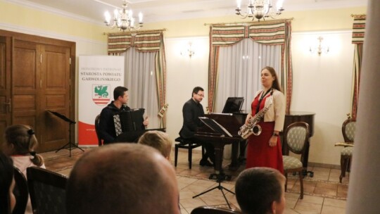 Instrumentalne trio w Miętnem