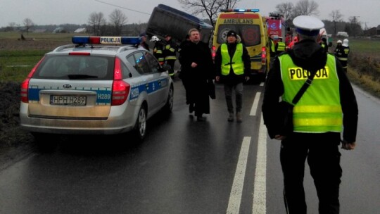 Wypadek szkolnej wycieczki. Kierowca autobusu nie żyje