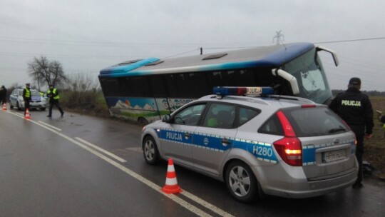 Wypadek szkolnej wycieczki. Kierowca autobusu nie żyje