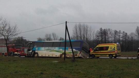 Wypadek szkolnej wycieczki. Kierowca autobusu nie żyje