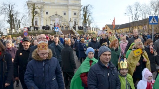 Ogromne zainteresowanie Orszakiem Trzech Króli w Żelechowie [wideo]