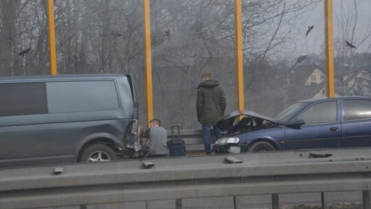 Kolizja trzech aut. S17 zablokowana