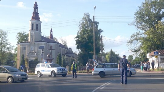 10-latek wjechał pod samochód