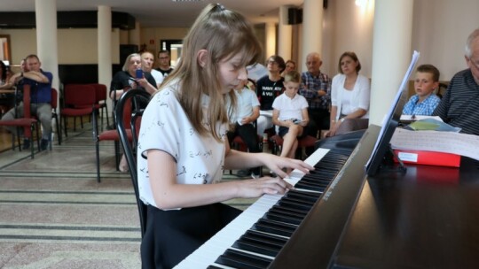 Czarno-biały koncert na początek wakacji