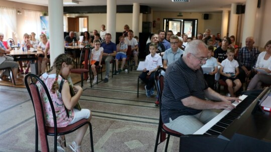 Czarno-biały koncert na początek wakacji