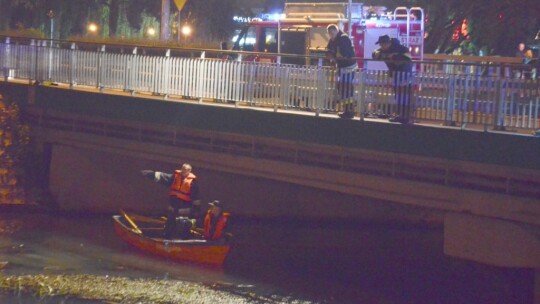 Kobieta miała skoczyć z mostu. Służby postawione na nogi