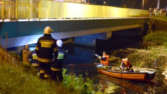 Kobieta miała skoczyć z mostu. Służby postawione na nogi