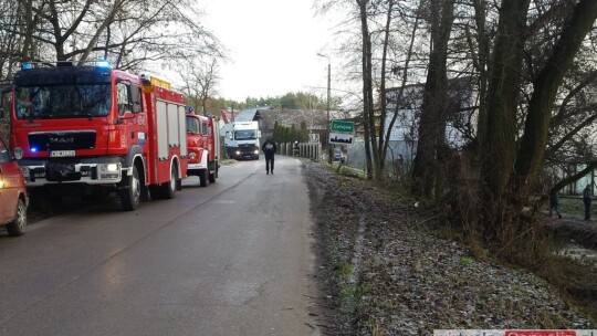 Celejów: Matiz prawie wpadł do rzeki