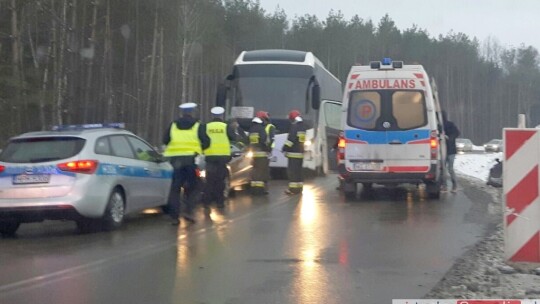 Kolizja autobusu z oplem spowodowała utrudnienia