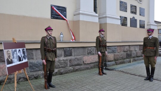 Nowa tablica upamiętniająca 4 wychowawców